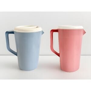 TWO Vintage Rubbermaid 1 Gallon + 2.25 QT Pitchers Blue Pink #2718 #2445 USA Lot